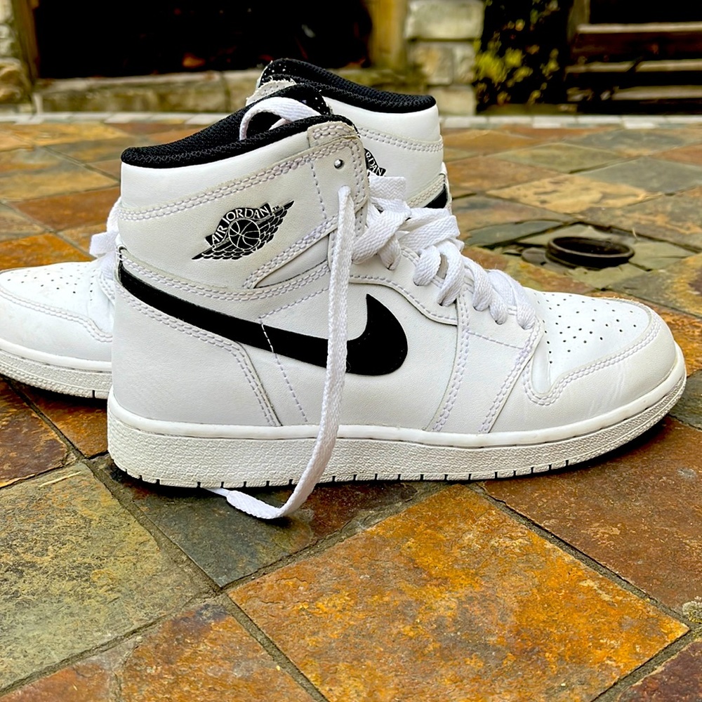 Kids air Jordan’s brand new. Got them couple of years ago didn’t fit my kids.